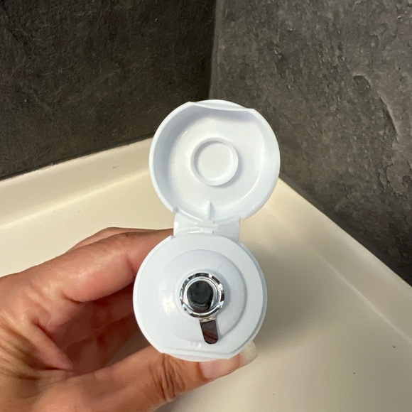 First Aid Beauty Ultra Repair Cream Limited Edition Candy Cane - Picture 4 of 4